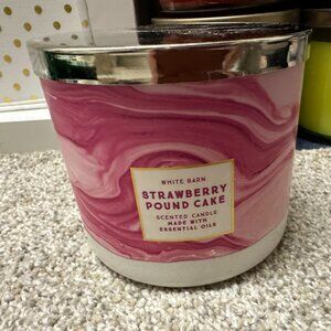 Bath and Body Works Strawberry Pound Cake Candle 2020